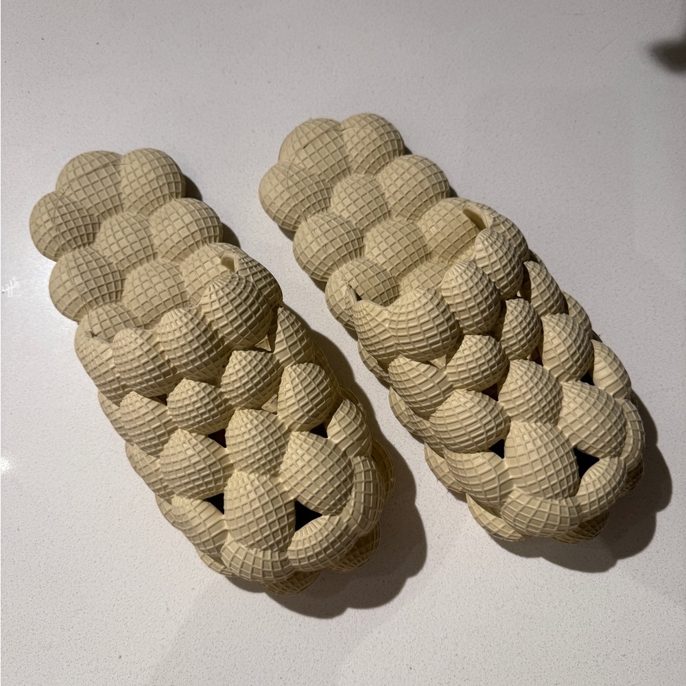 Bubble Slides Cream Size 44-45 or US 11.5M